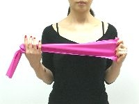 バンドを端で結んで輪にする