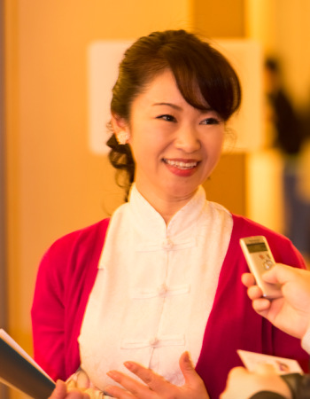 「綺麗な衣装と表情が印象的」4月19日に名古屋で神韻公演を鑑賞した朝霞さん（牛彬／大紀元）