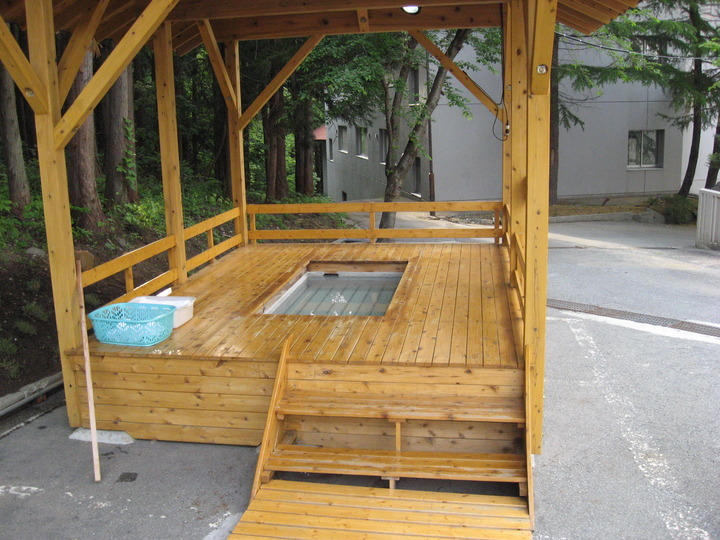 蔵王温泉宿泊施設では唯一の足湯だそうです。