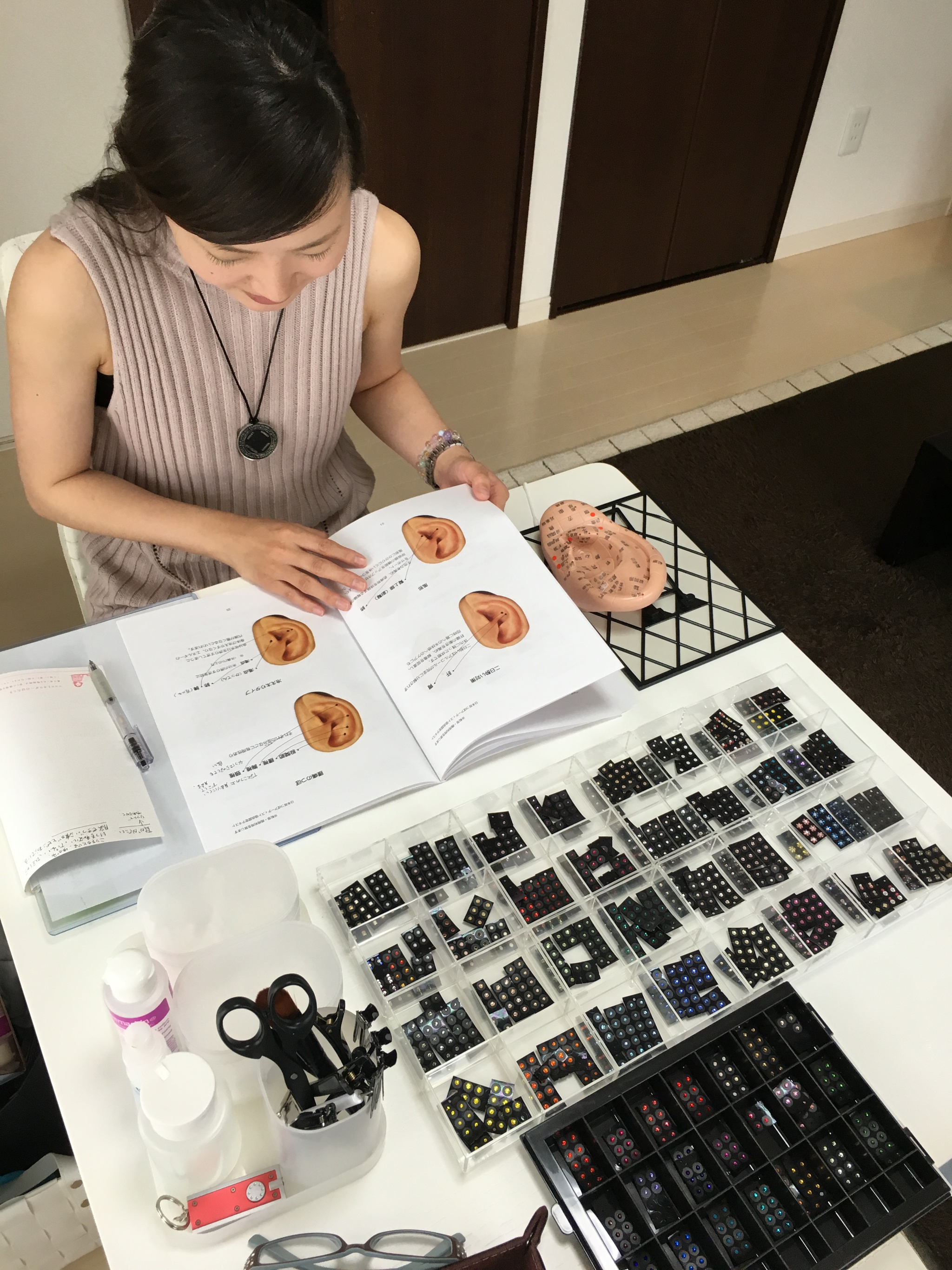 耳つぼスクールの様子　Piar