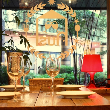 husヒュース キャナル・グランドプラザ店の雰囲気1