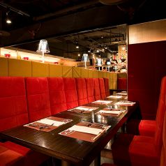 テーブルレイアウトは用途に合わせて組換え