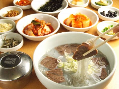 名物「雪濃湯(ソルロンタン)」(hotpepperより)