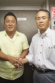 「マット安川のずばり勝負」マット安川、織田邦男／前田せいめい撮影