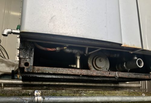 旧ボイラ水漏れ