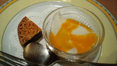 牡丹 やわらか杏仁と小菓子