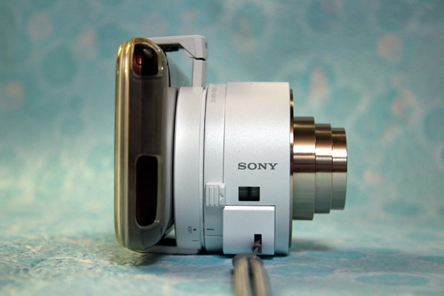 DSC-QX10