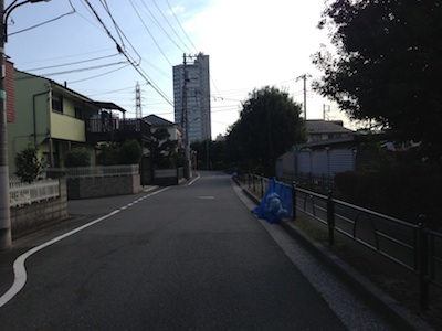 前のお家の前の家