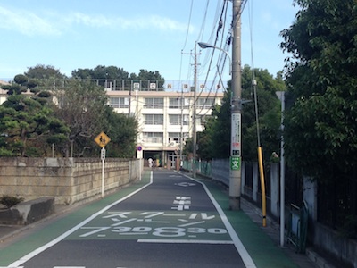 中学校への道