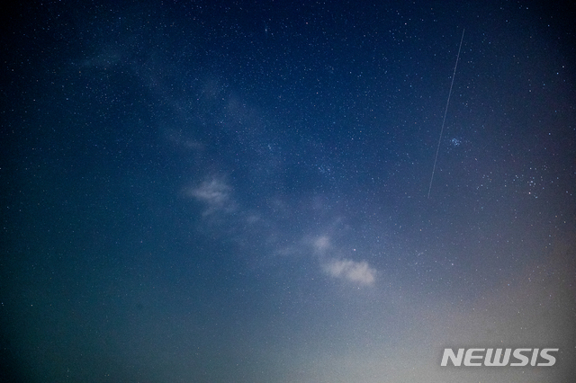 夜空を彩る流星群／京畿道