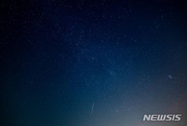 夜空を彩る流星群／京畿道