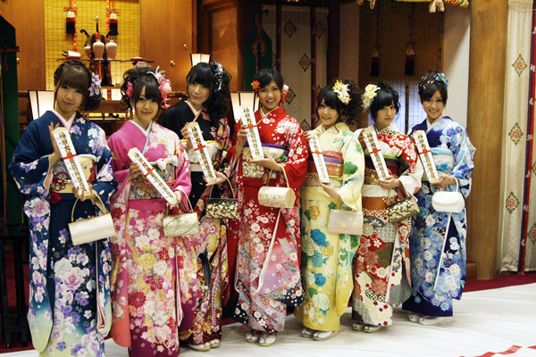 AKB48_seijin2011_02