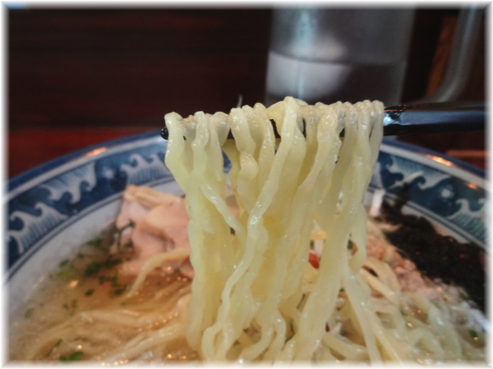 横濱元町本丸亭　梅鶏塩ら～麺の麺