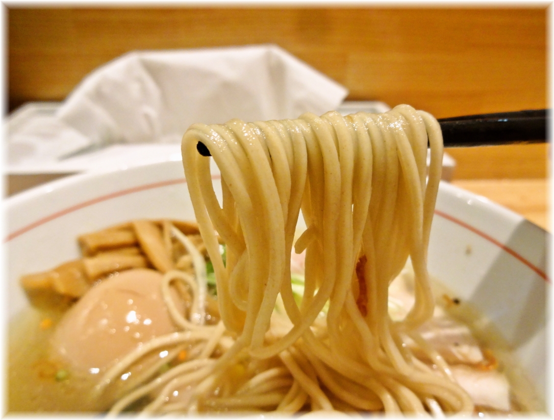 地球の中華そば　特製地球の塩そばの麺