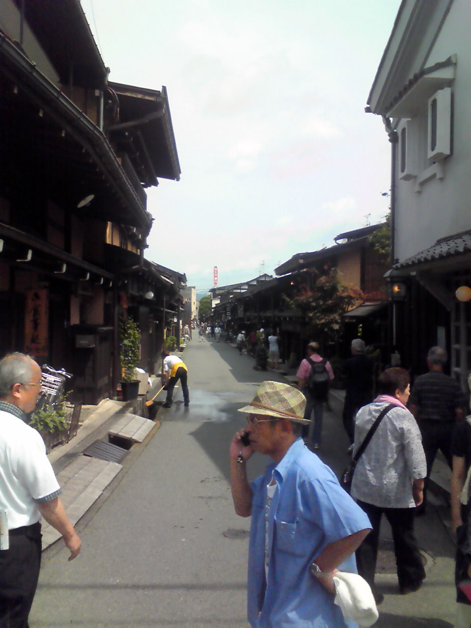 201107031002000
