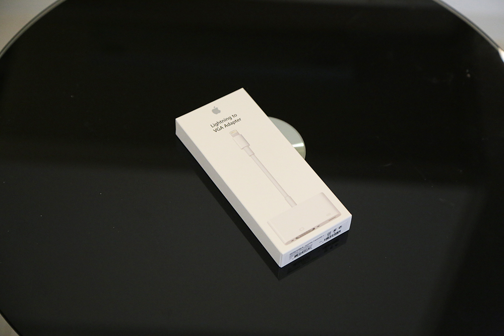 Apple Lightning - VGAアダプタ01