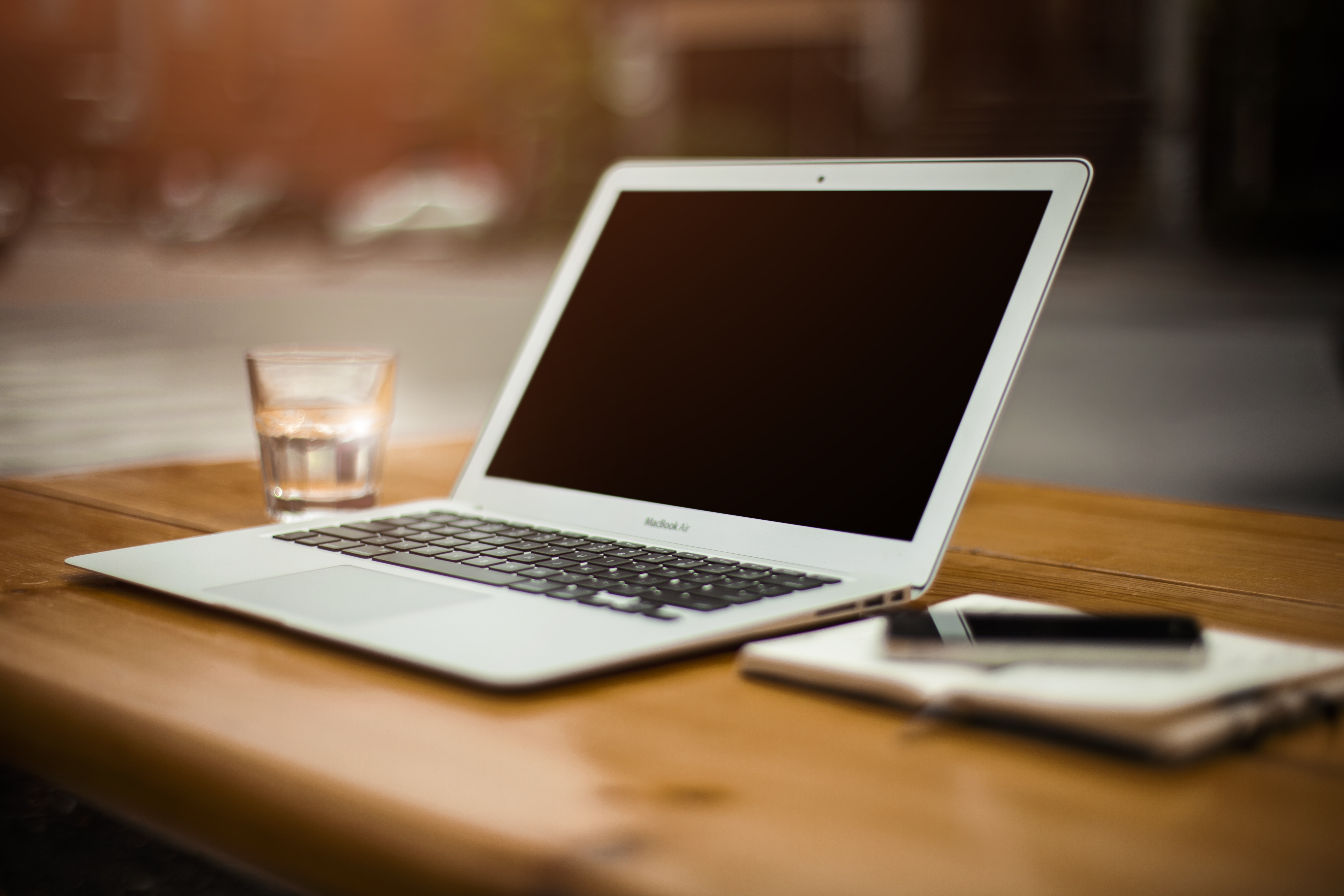 blur-evening-sun-macbook-air-170