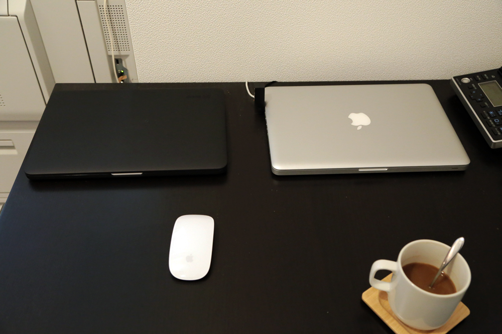 MacBook　カバー　ブラック05MacBookと並べて