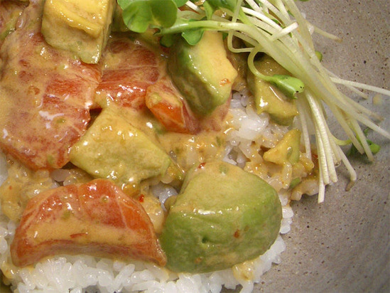 サーモンアボカド丼06