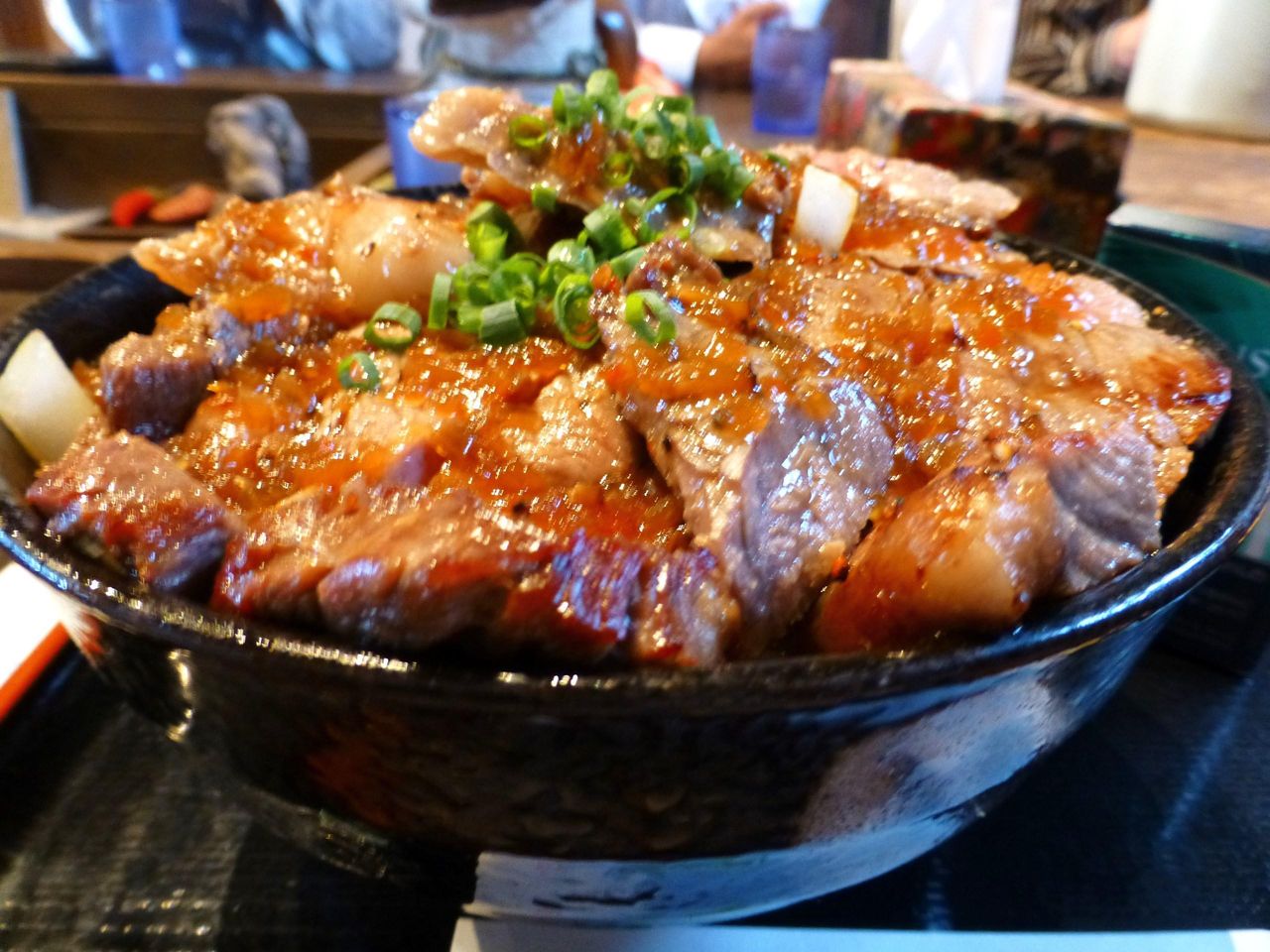 どひゃ〜す・すごいボリューム！ステーキ丼（両方大盛）！