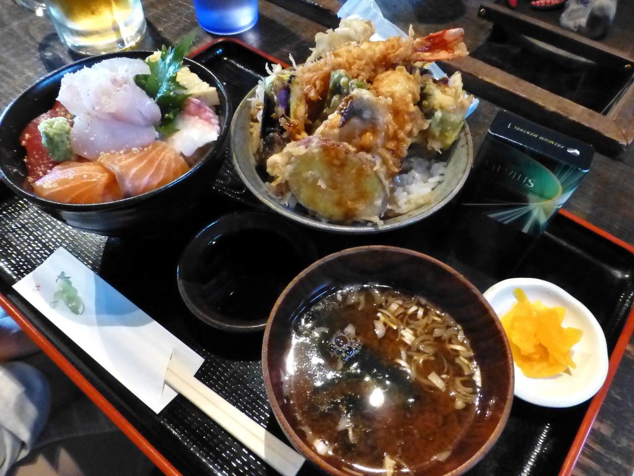 海鮮丼と天丼を一度に味わえるお得なセット!