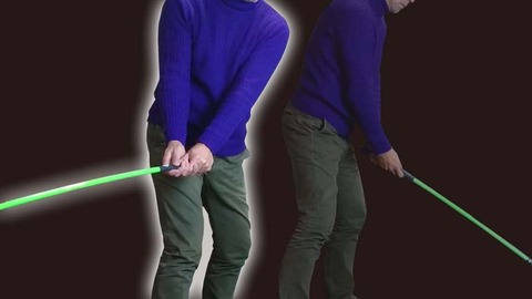 バックスイングは右肩を後ろに引くだけ