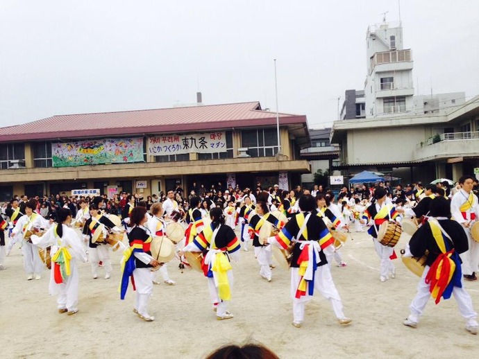 969356_593739400661998_1381635175_n