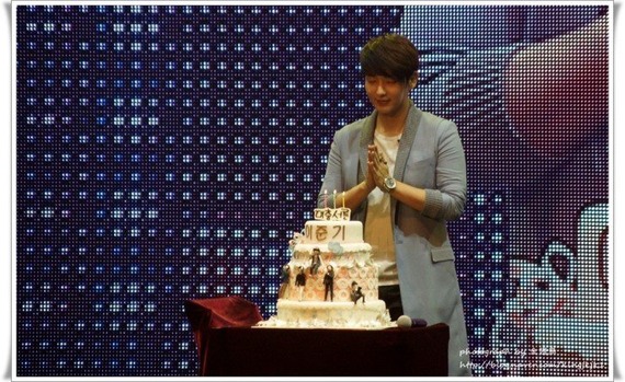 551294_560069294025956_273647052_n