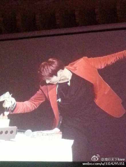 576559_701430086556542_1925459351_n