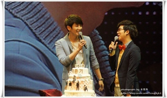 544894_560069280692624_1933531966_n