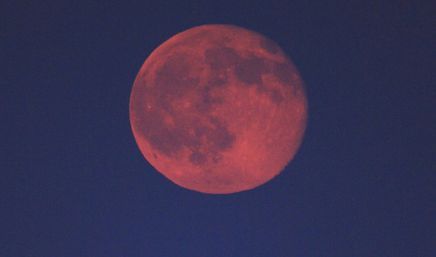 天体　ストロベリームーン　赤い月　満月　に関連した画像-01