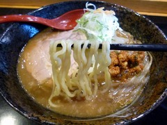 蓮海_まぐろ豚骨味噌ラーメン（麺）_201408
