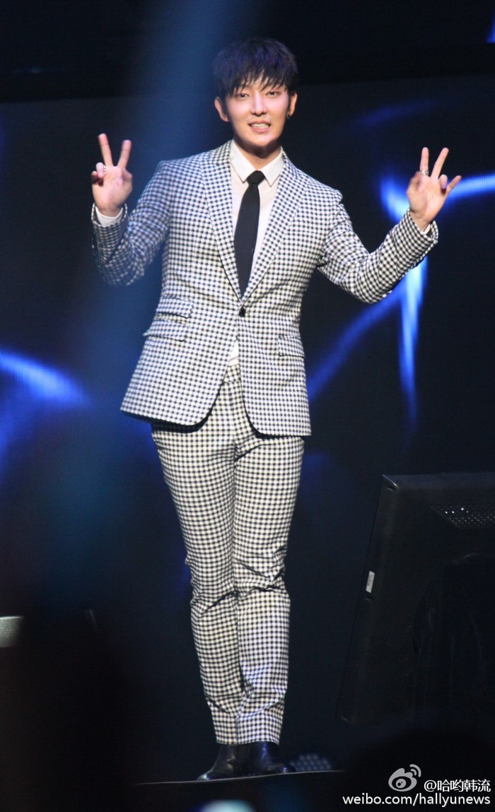 005CoBzItw1enoiuasryuj30lk0zeaf5