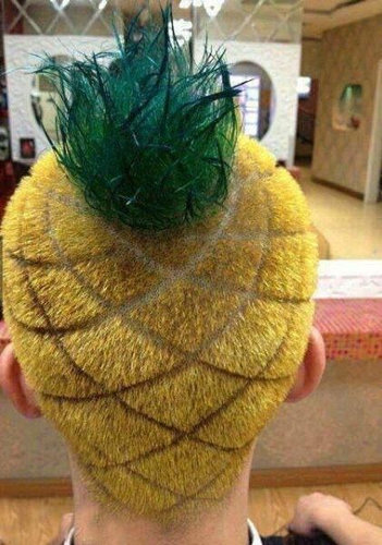 02奇抜なヘアスタイル