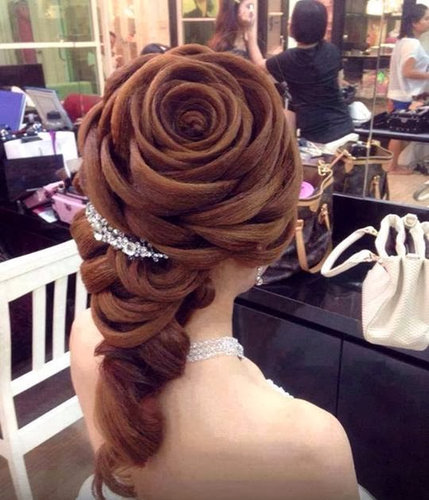 04奇抜なヘアスタイル