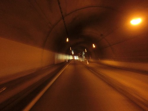 13トンネル内