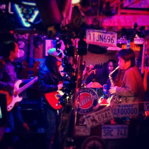 915084_2200140398_50large