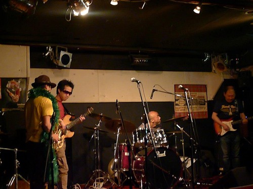 311105_299413780162912_1124876329_n