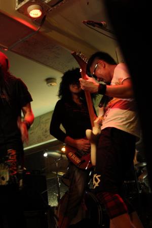 530445_310197785757853_267416696_n