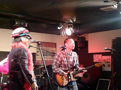 545410_299414106829546_874766336_n