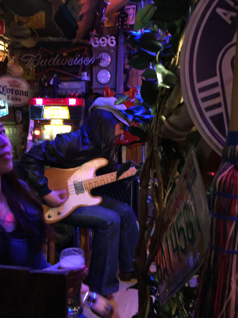 915084_2200140473_91large