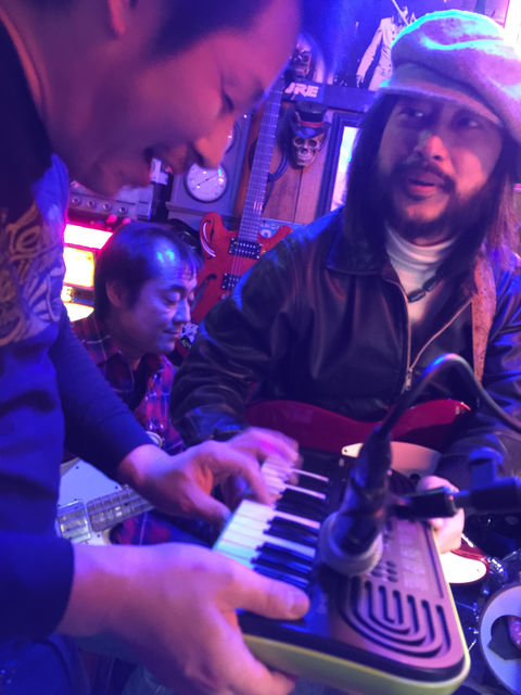 915084_2200140411_224large