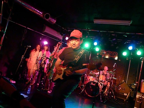 1044768_391815344256088_1266655867_n