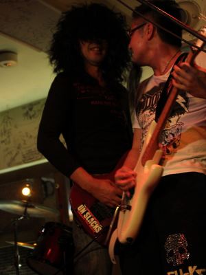 228376_310197749091190_917264185_n