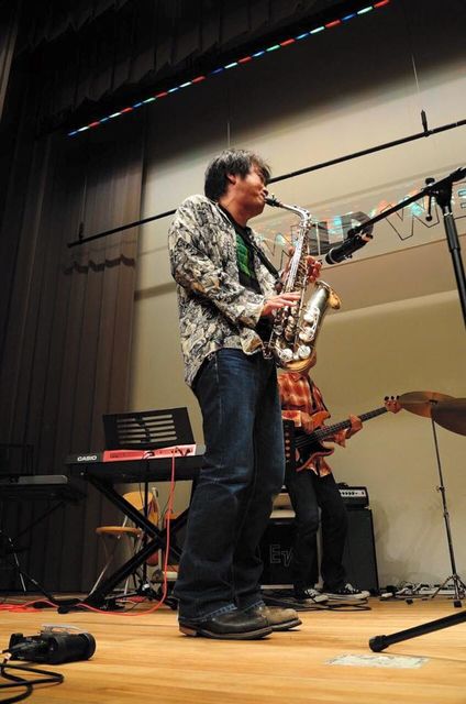 915084_2157017743_132large