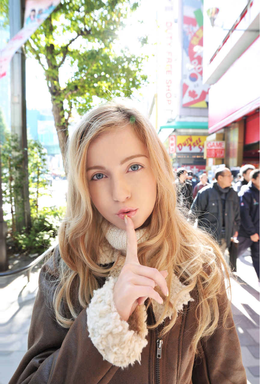 アリスクリスティーン岡村 話題の美少女・アリス岡村って、どんな人なの。 | Ao gasto muito bem puro em.... 秋篠宮 佳子
