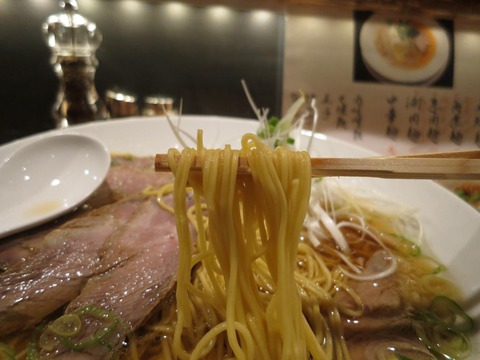 すずらん　麺上げ