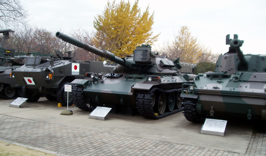 111206 朝霞陸自広報センター 74式戦車 2