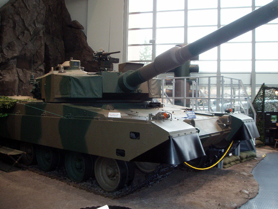 111206 朝霞陸自広報センター 90式戦車 2