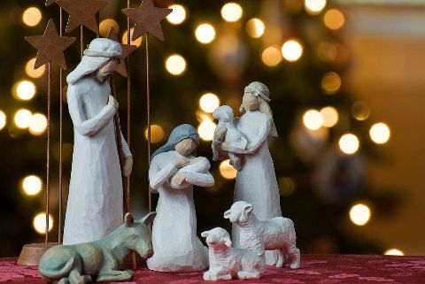 1200px-Nativity_tree2011